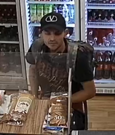 Neznáte tohoto muže? Byl svědkem krádeže auta v Kročehlavech