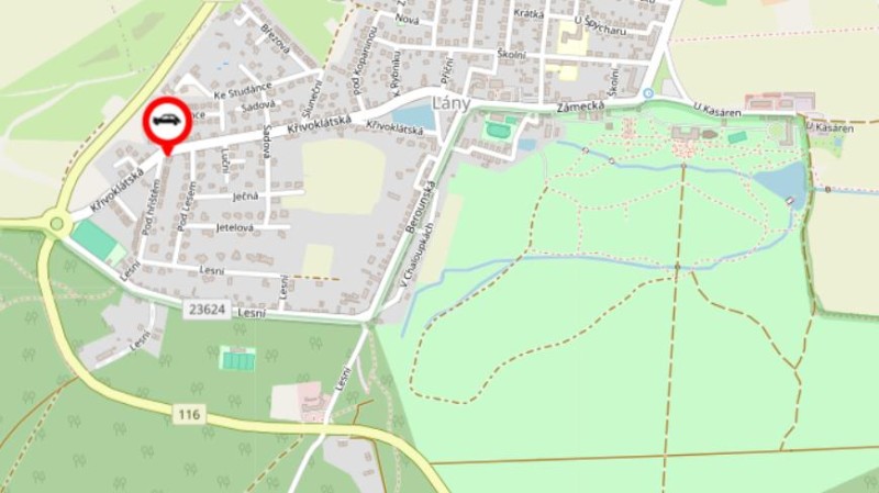 V L&aacute;nech narazila dod&aacute;vka do svodidel