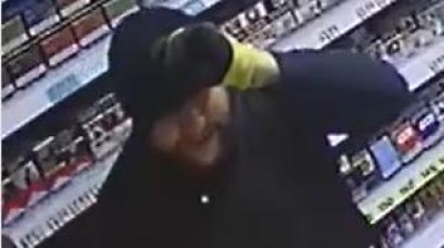 VIDEO: Neznáte ho? Šel vyloupit večerku v Nučicích a takto se odhalil