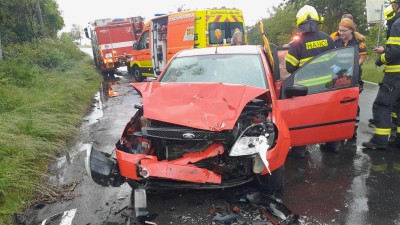 U Třebusic havarovaly dva osobáky