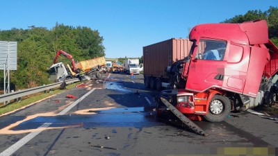 Dálnice D7 bude uzavřená až do odpoledne. Obraz zmaru