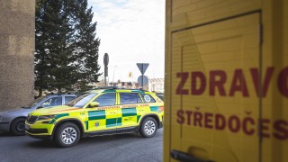 Ženu srazila v Unhošťské ulici na Kladně dodávka, šla na zelenou