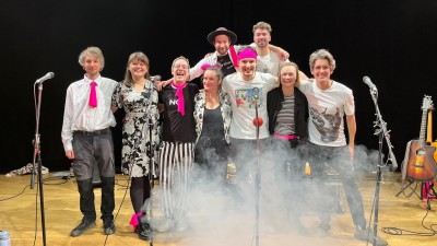 Herci z divadla Lampion skončili na protest proti veden&iacute; Kladna. Hraj&iacute; d&aacute;l jako M&aacute;Me