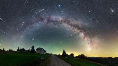 Nejoblíbenější kosmický ohňostroj je tu! Vrchol bude mít zítra a pozítří. Při pozorování perseid si nezapomeňte něco přát