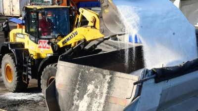 Dopravu komplikuje kamion Na Cik&aacute;nce, sype v&scaron;e, co může