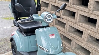 V Polské okradili invalidu. Ukradli mu tento vozík