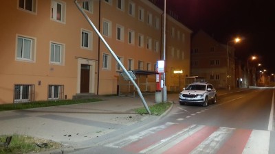 Naboural lampu, odjel. Měl smůlu, svědkyně si zapsala espezetku