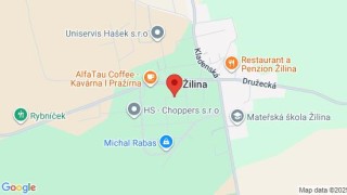 Nehoda v Žilině. Řidička narazila do stojícího auta a skončila na střeše