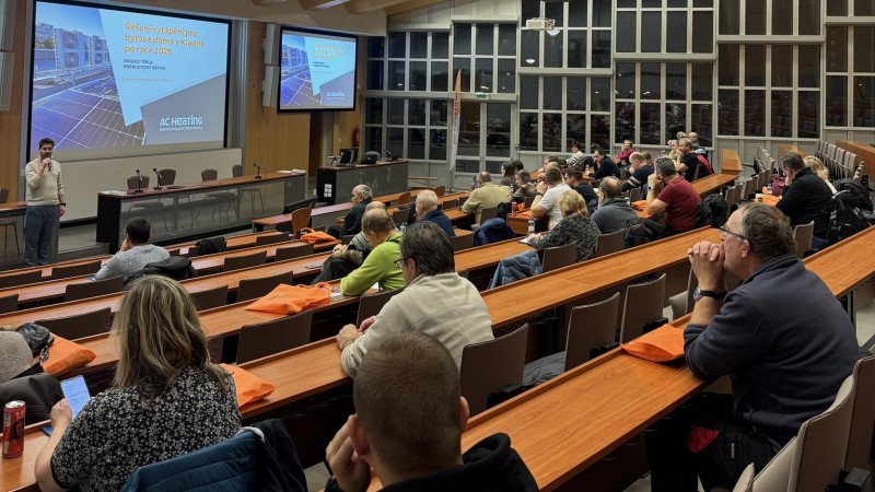 Tepeln&aacute; čerpadla m&iacute;sto tepl&aacute;rny? Dodavatel poř&aacute;dal na Kladně předn&aacute;&scaron;ku