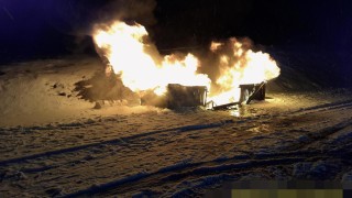 O novoroční noci prohledávali kladenští hasiči bytový dům kvůli kouři