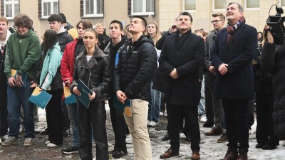 Obchodce ve Slaném vrátili nápis, studenti na něj vybrali 170 000 korun