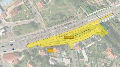 Ulice U Zast&aacute;vky a U Vodojemu se uzav&iacute;raj&iacute;. Kvůli modernizaci železnice